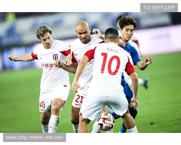 成都蓉城通过短传渗透把握住比赛节奏