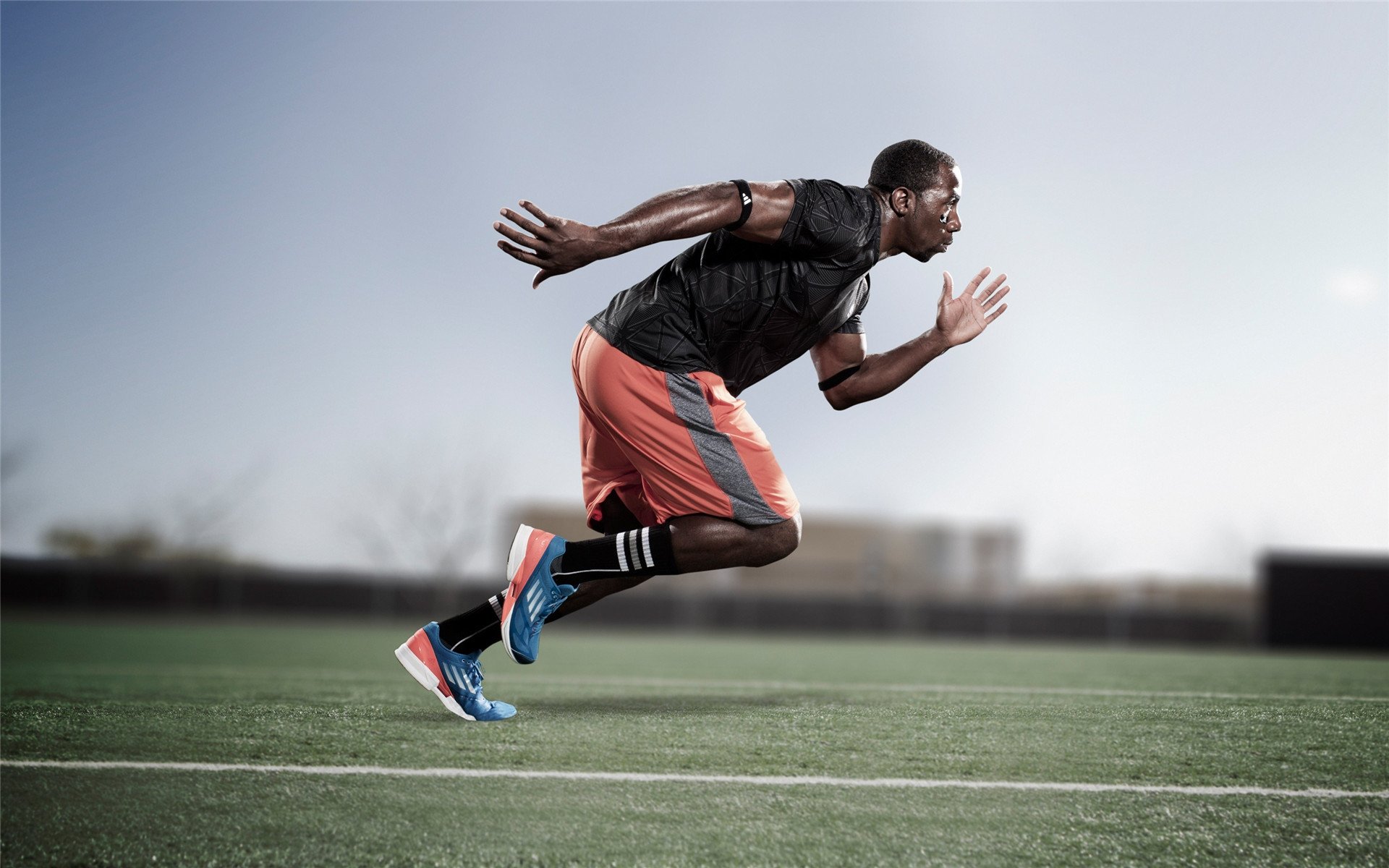 中国男足继续进行战术训练