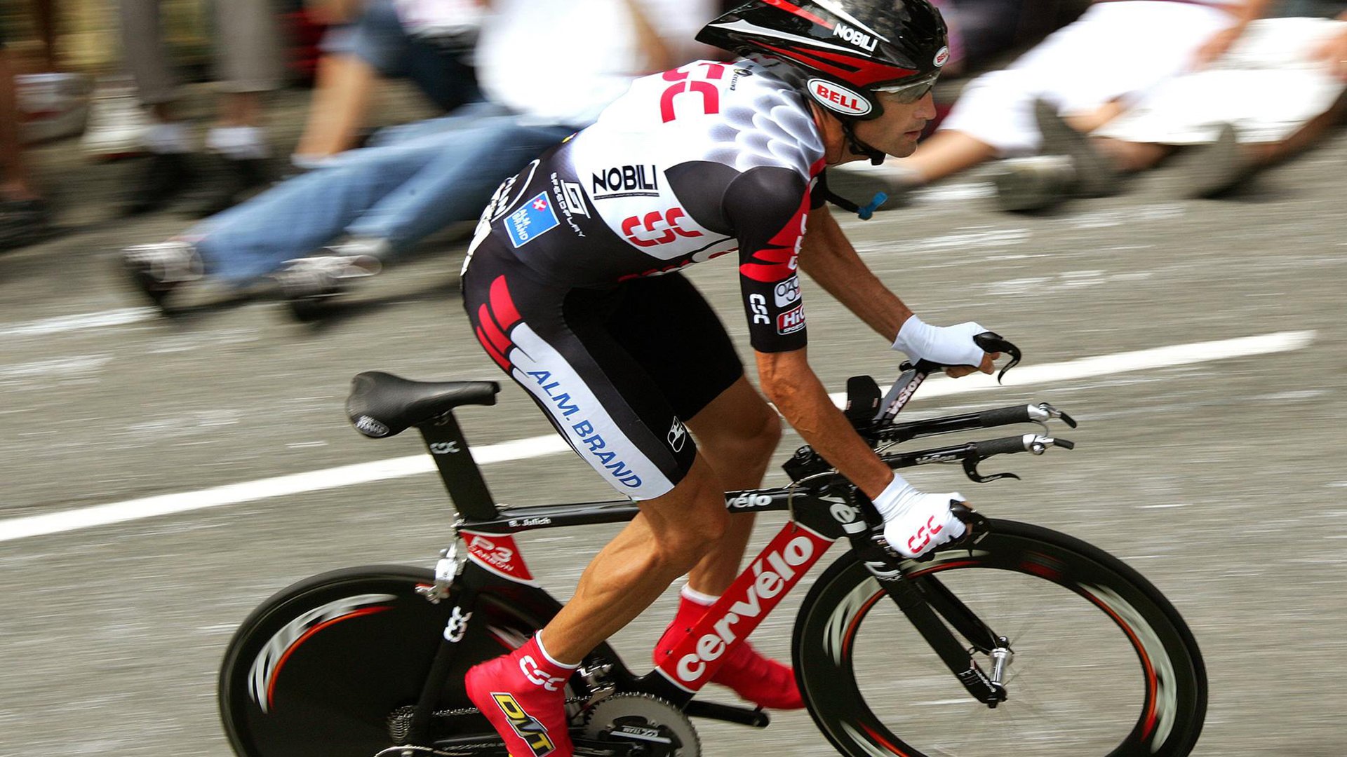 沙滩排球赛事吸引大量观众